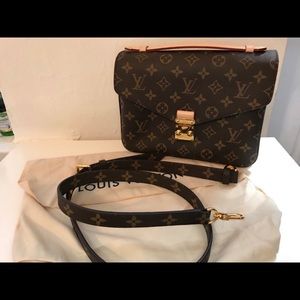 Louis Vuitton Pochette Metis Monogram Crossbody